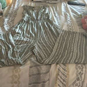 Cute girls pant outfit. Size small. Excellent condition.